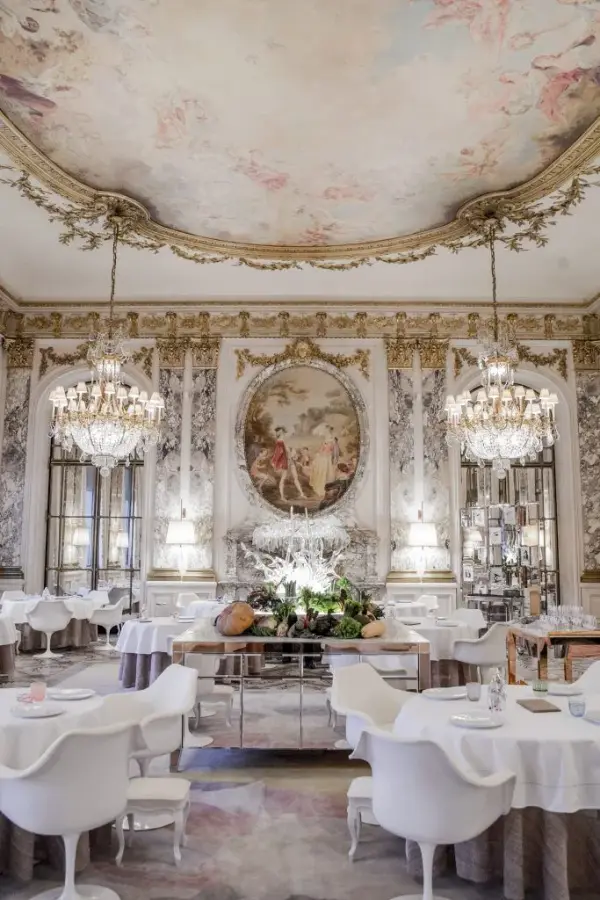 Le Meurice Alain Ducasse dining room (c) Pierre Monetta