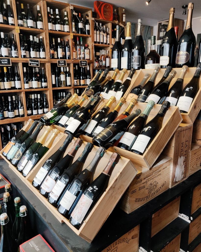 Le Barav cellar side