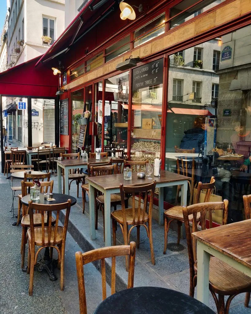 Le Barav wine bar terrace