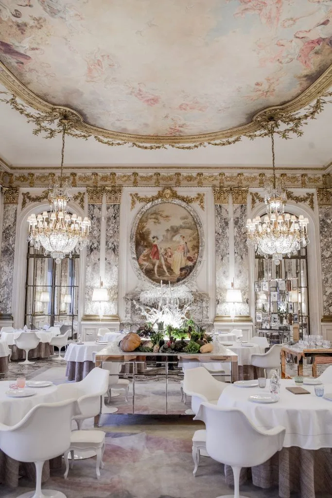 Le Meurice Alain Ducasse dining room (c) Pierre Monetta