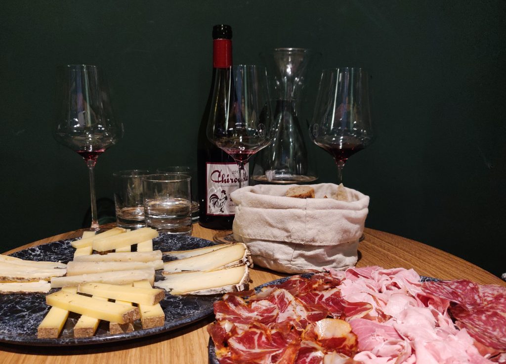 Planche de charcuterie et planche de fromages à 228 litres à Paris