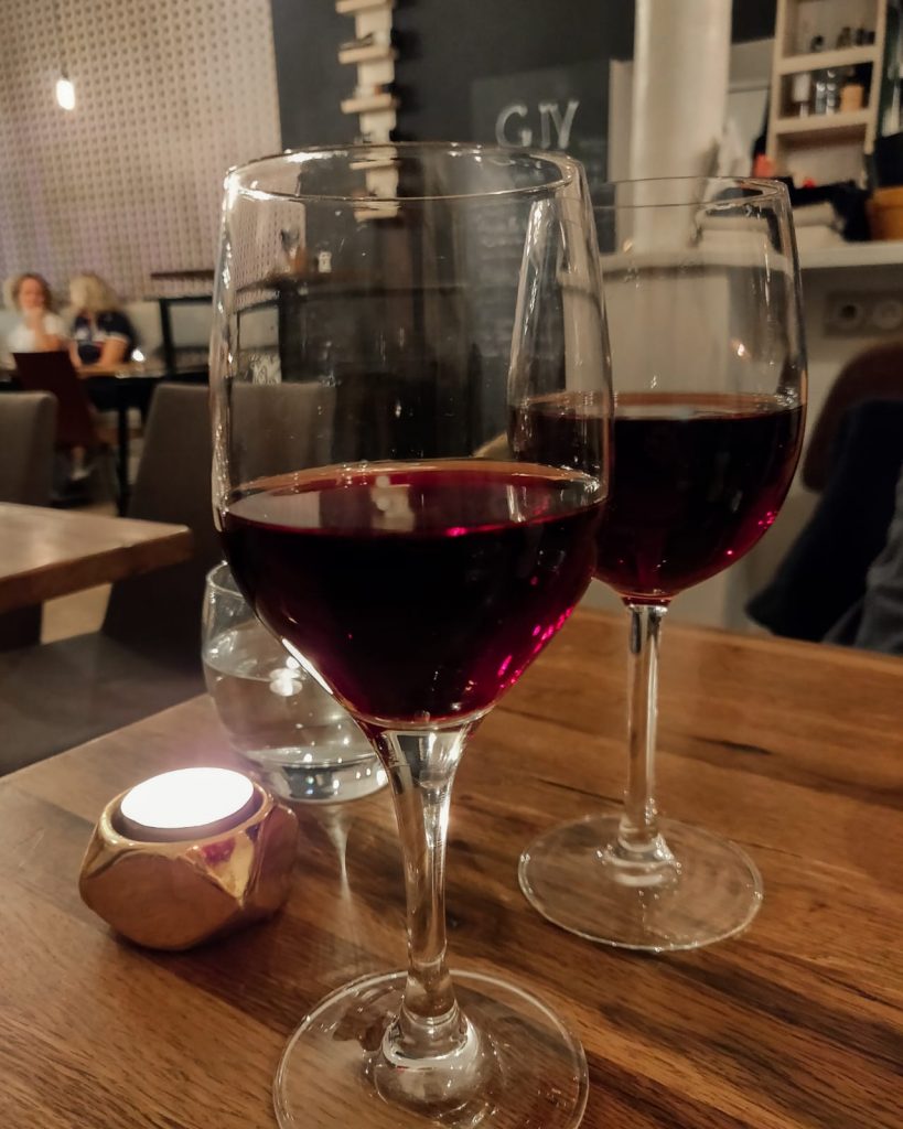 g iv - bar à vin rue poissonnière à Paris